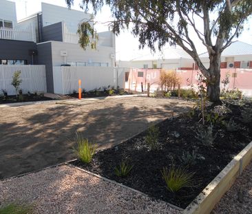 Lovely two bedroom Townhouse. - Photo 1