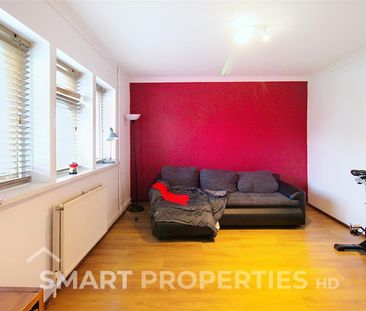 Thorp Pyn Croft, Huddersfield - Photo 1