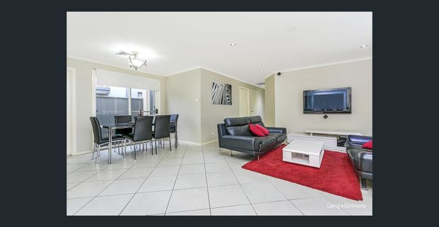 Modern Three Bedroom Family Home in an Ideal Location! - Photo 1