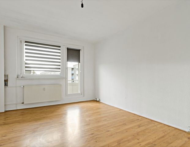 Wohnen im Grünen mit Komfort – 3-Zimmer-Balkonwohnung in Halles Süden - Foto 1