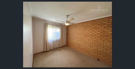 Cosy 2-Bedroom Home: Your Perfect Retreat - Photo 2