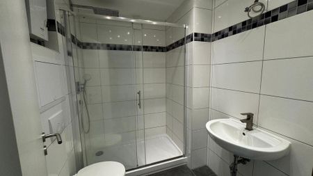 Moderne helle Wohnung 2ZKDB Erstbezug saniert Dachgeschoss Inrath - Photo 3