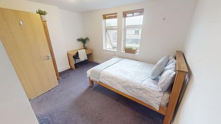 5 bedroom semi-detached house to rent - Photo 2