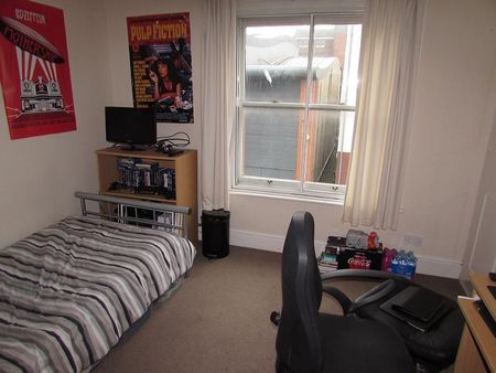 5 bedroom terraced house to rent - Photo 2