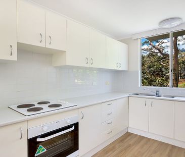 Spacious Two Bedroom Apartment With Lock-Up Garage - Photo 1