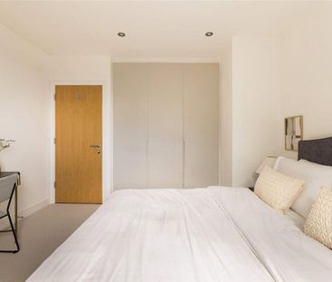 3 bedroom flat to rent - Photo 4