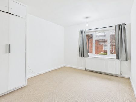 Ethorpe Crescent, Gerrards Cross, Buckinghamshire,SL9 - Photo 3