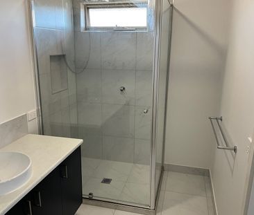 Large family home in prestigious location - lawn mowing included! - Photo 6