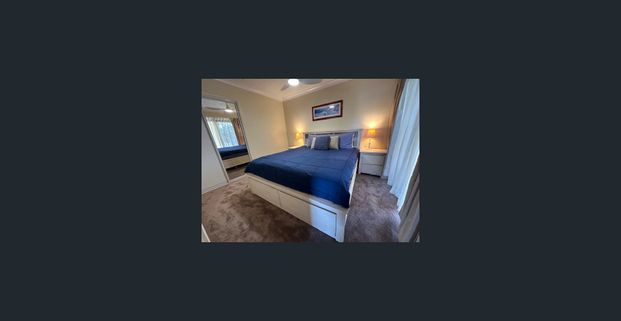 SHORT - MID Term 417 visa traveller friendly beachfront living right in the middle of all The Strand lifestyle attractions - Photo 1