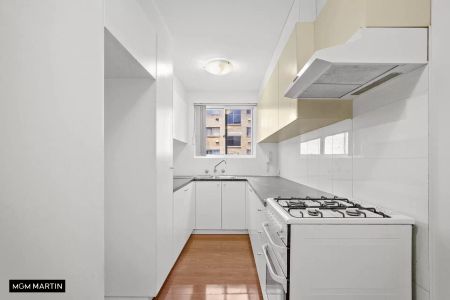 MGM MARTIN - UPDATED TWO BEDROOM APARTMENT - Photo 3