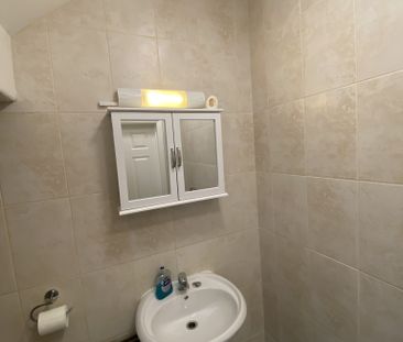 Top Floor Apartment to rent in Southsea just minutes from the pictu... - Photo 6