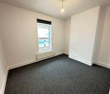 2 bedroom end of terrace house to rent - Photo 6
