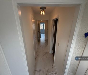 4 bedroom semi-detached house to rent - Photo 2