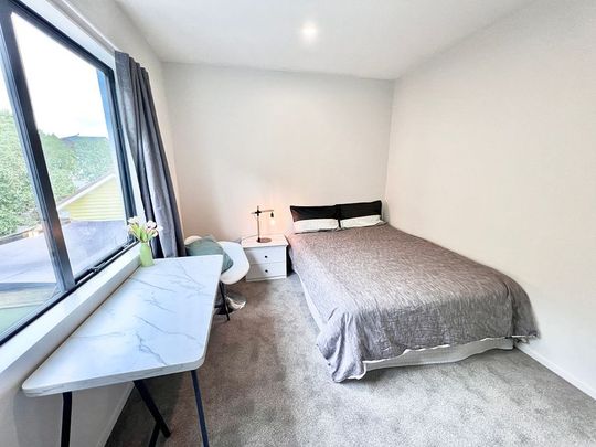 Stylish 3BR New Lynn Haven w/ Balcony! - Photo 1