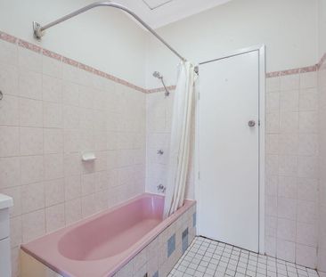 CHARMING 2-BEDROOM HOUSE - Photo 5