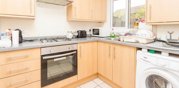 3 bedroom terraced house to rent - Photo 2