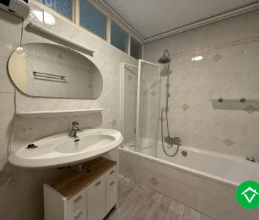 Gelijkvloerse woning met 3 slaapkamers, dubbele garage en tuin - Photo 1