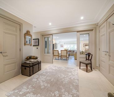 A modern apartment located in the charming area of Sunninghill, positioned in a secure, gated location with underground parking. - Photo 3