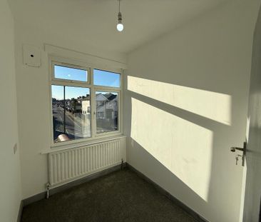 4 bedroom semi-detached house to rent - Photo 3