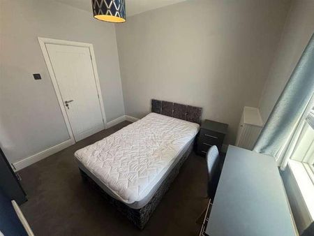 One Room In Student House Swan Road, Gloucester, GL1 - Photo 5