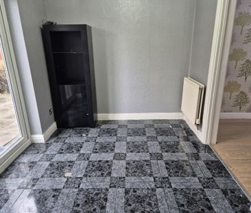 Holm Drive, Chester, Elton - Photo 2