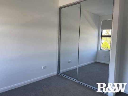Beautiful 2 bedroom unit - Photo 1