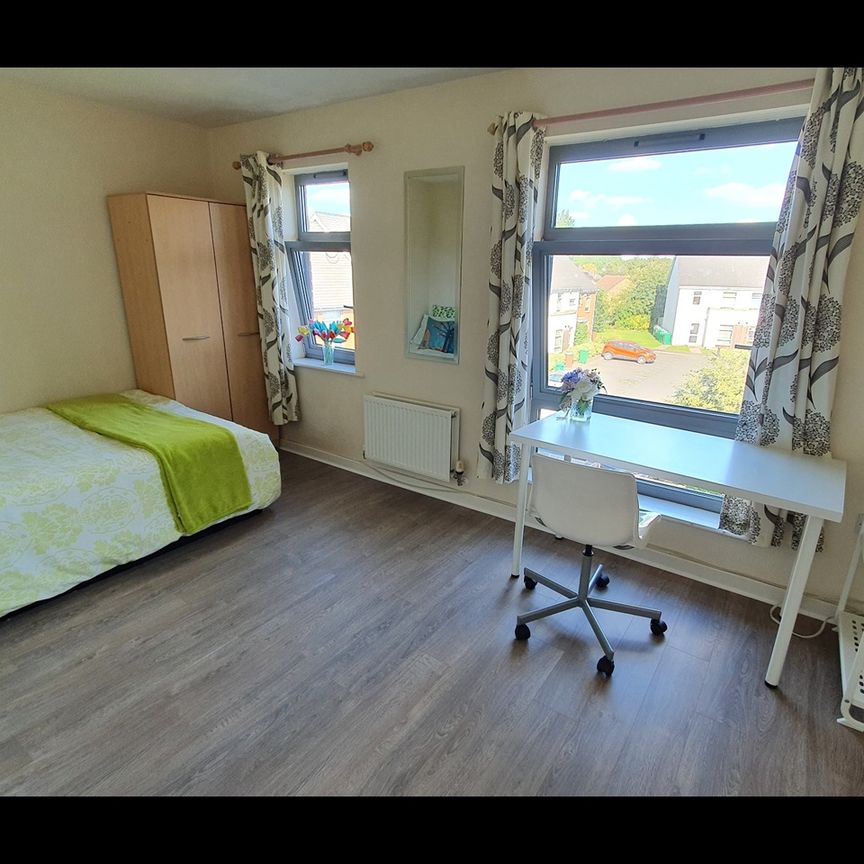 4 Bed Terraced House, Nazareth Road, NG7 - Photo 1