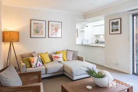 FULLY FURNISHED - AVAILABILE FROM NOVEMBER 2025 - Photo 2