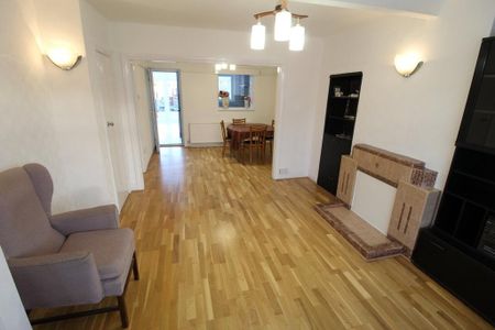 3 bedroom semi-detached house to rent - Photo 3