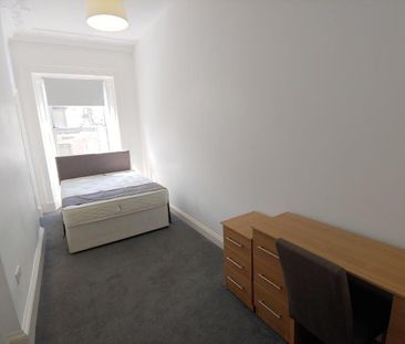 5 bedroom flat to rent - Photo 2