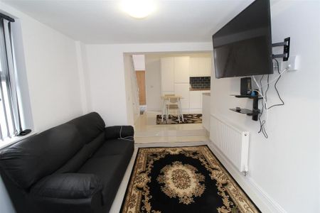 4 bedroom house to rent - Photo 3