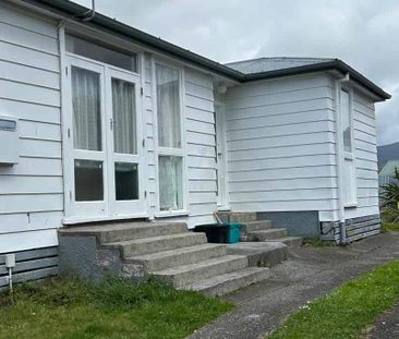 Sunny central 3 bedroom home in Turangi - Photo 2