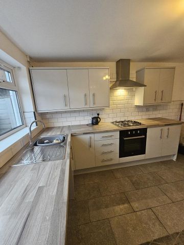 3 bedroom terraced house to rent - Photo 4