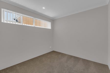 3 x 2 Family Home in Hilbert - Photo 5