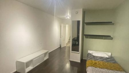 METZ CENTRE - STUDIO MEUBLE - 32 M2 - CUISINE EQUIPEE - Photo 2