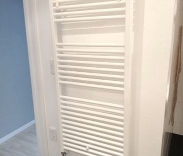 Gorgeous & fully insulated home- Great location - Photo 2