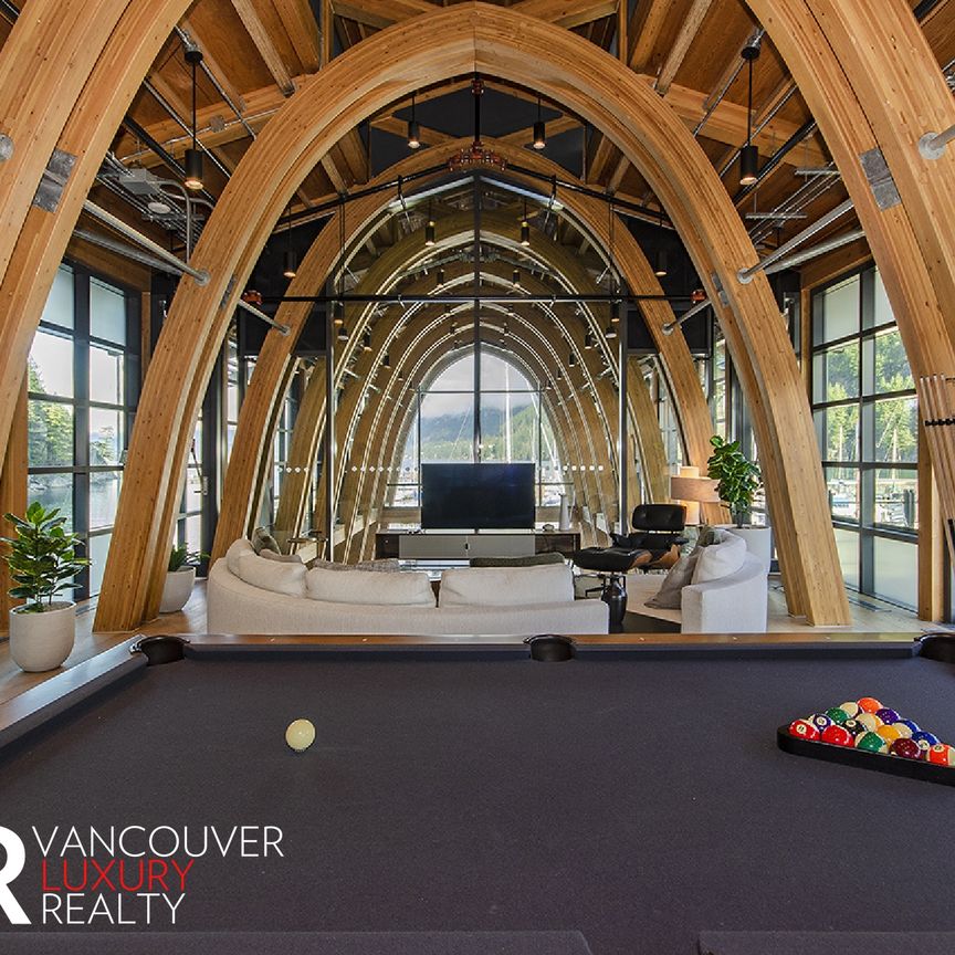 Condo in West Vancouver, BC - Photo 1