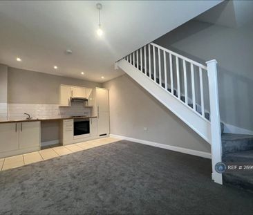 2 bedroom semi-detached house to rent - Photo 4