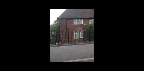 2 Bed End Terrace, Raymede Drive, NG5 - Photo 2