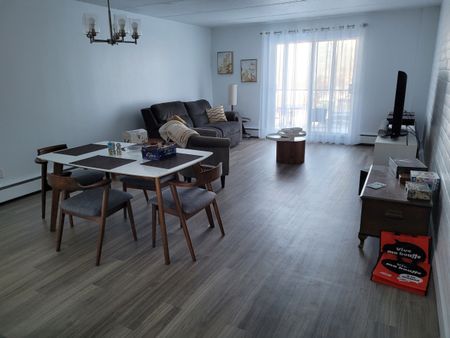 Grand 4½ rénové à louer Secteur Université et Mont-Bellevue. - Photo 3