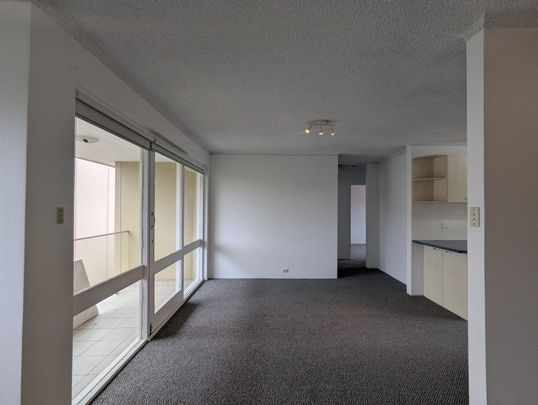 Freshly Updated Coastal Apartment in Prime Maroubra Location - Photo 1