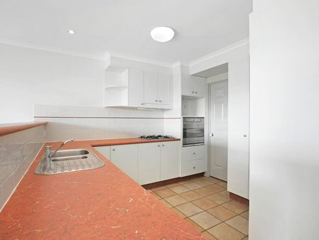 This home needs a new family - Photo 3