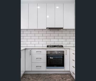 Freshly renovated 3 level townhouse in the heart of the CBD - Photo 5