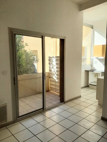Location Appartement 4 pièces 97m² NARBONNE 11100 - Photo 3