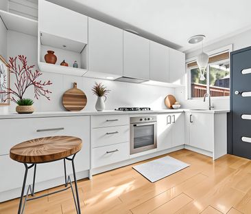 Location! Location! - Photo 5