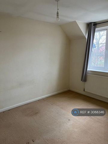 3 bedroom end of terrace house to rent - Photo 4