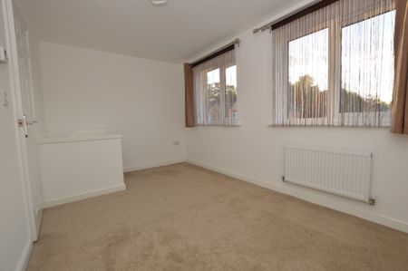 3 Bedroom Semi-Detached House - Photo 5