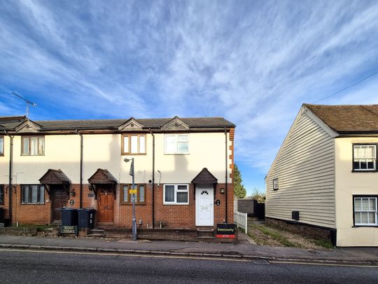 2 bedroom end terraced house to rent, - Photo 1