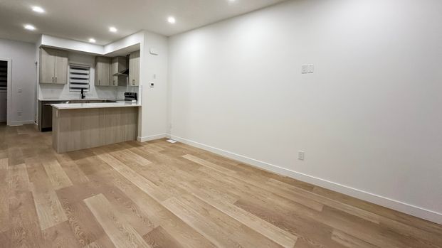 Brand New 2 Bedroom Townhouse In Mahogany – Lake Access & Modern Luxury. - Photo 1