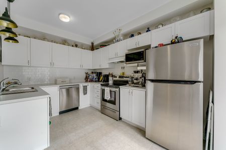 For Lease - 715 Derreen Avenue, Stittsville - Munster - Richmond, Ontario - Photo 3